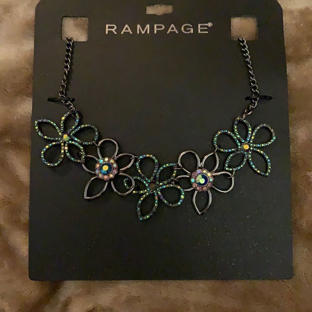 Rampage Flower Necklace  